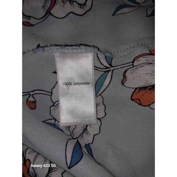 Maurices 2X Plus Size Floral Zip Blouse - Picture 6 of 7